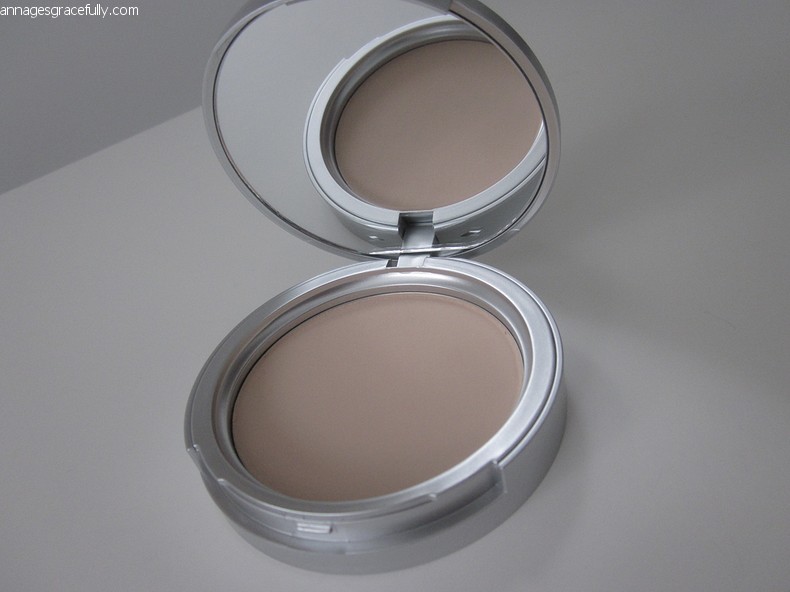 Blezi compact powder