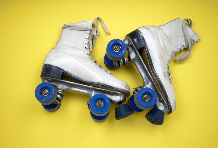 roller-skates-415389_1920