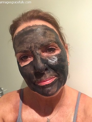 Madara charcoal & mud repair mask